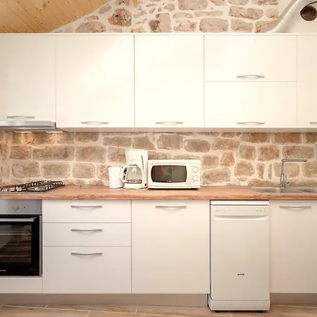 Nediljka * Stari Grad (Hvar)