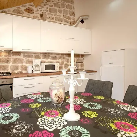 Nediljka Stari Grad (Hvar)