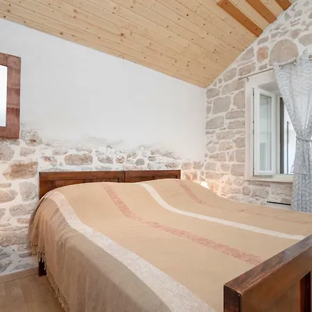 Nediljka Stari Grad (Hvar)